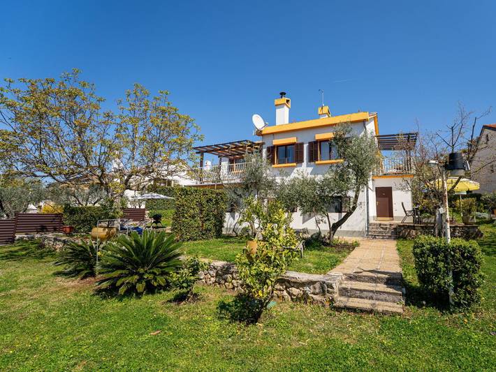 Ferienwohnung für 4 Personen, mit Terrasse und Garten in Njivice