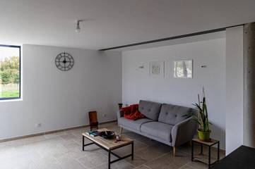 Gîte pour 2 personnes, avec jardin ainsi que vue et terrasse à Dauphin (homonymie)