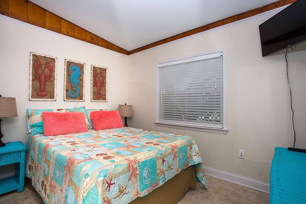 Stone Crab Cottage: Direkt gegenüber vom Golf, Volleyballplatz, Haustiere erlaubt in Pensacola Beach, Emerald Coast