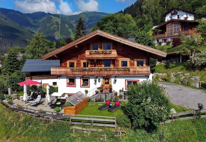 Ferienwohnung für 6 Personen, mit Balkon und Terrasse sowie Garten und Seeblick in Zell am See
