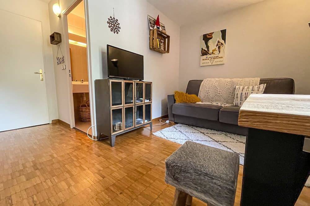 Entire apartment, Loft Serenitat Montana Park in Enveitg, Prades region