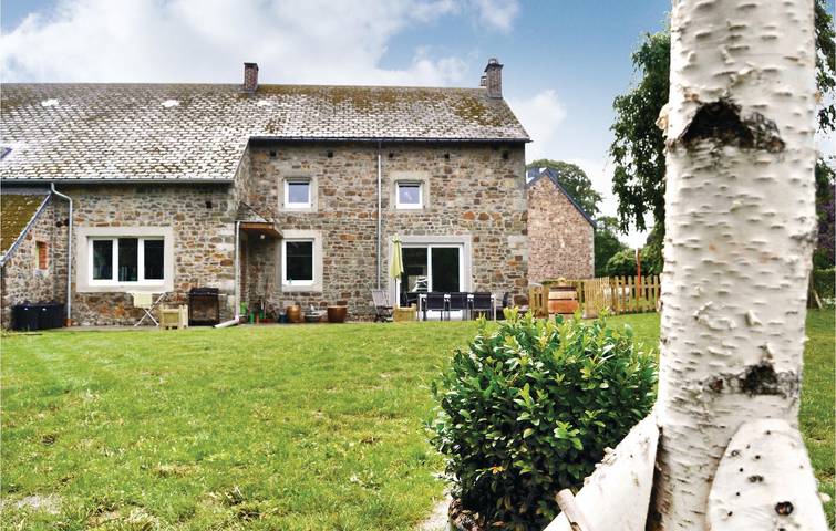 Location de vacances pour 6 personnes, avec jardin et terrasse, animaux acceptés à Érezée