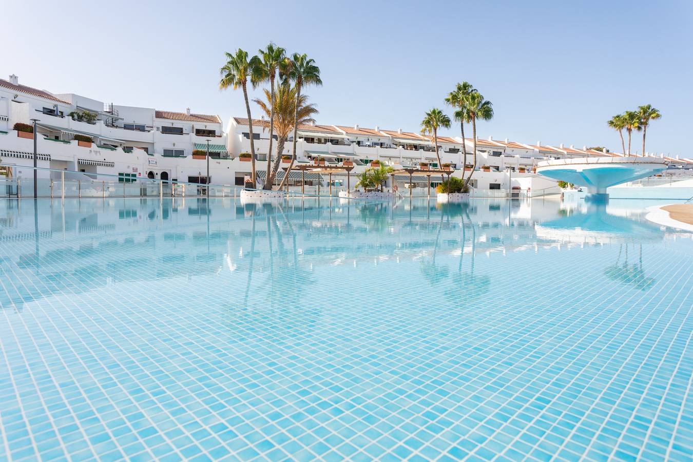 Geheel appartement, Vakantiehuis 'Vincelina' met Gedeeld Zwembad, Privé Terras en Wifi in Costa del Silencio, Arona