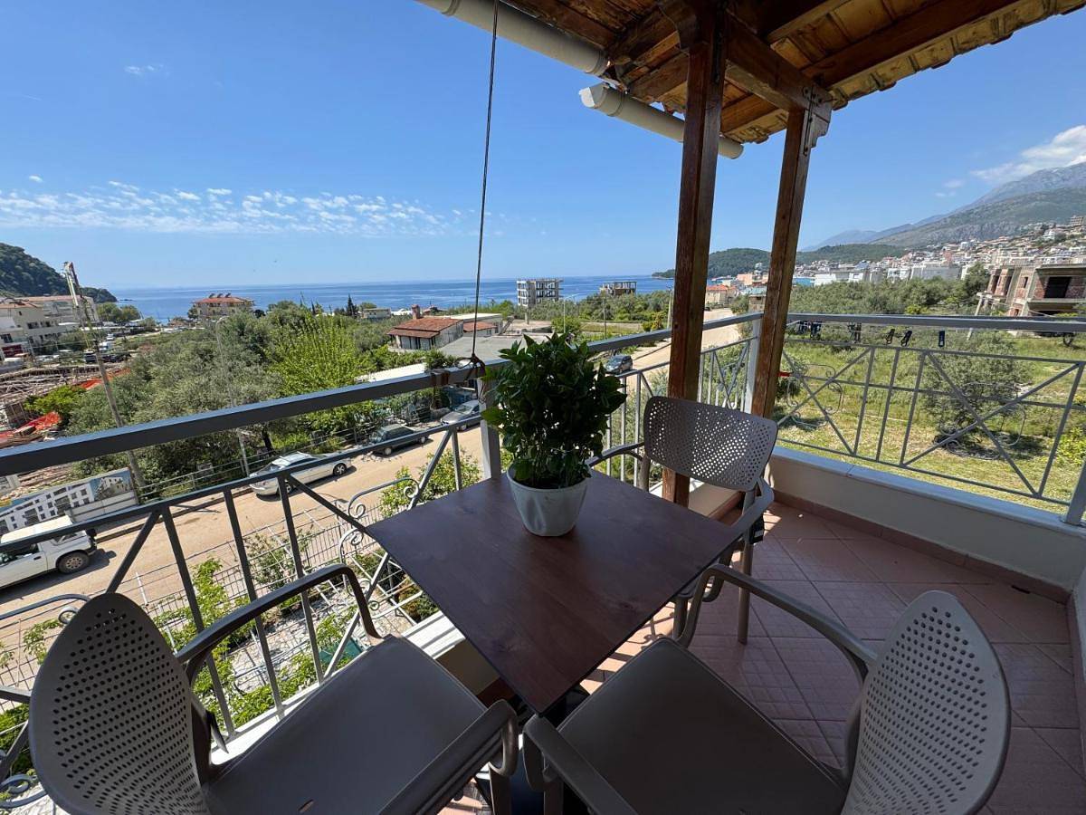 Rexhos Studios in Himarë, Vlorë