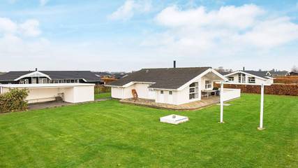 Ferienhaus für 6 Personen, mit Garten und Terrasse in Flovt Strand
