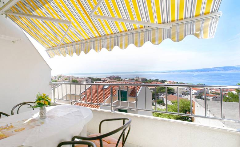 Ferienwohnung für 3 Personen, mit Meerblick und Balkon/Terrasse sowie Ausblick in Baska Voda