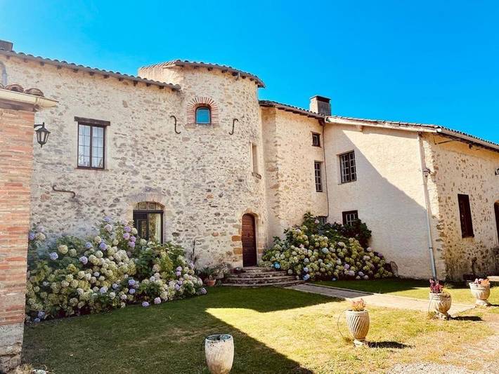 Chambre d’hôte pour 2 personnes, avec vue ainsi que jardin et terrasse à Loubens