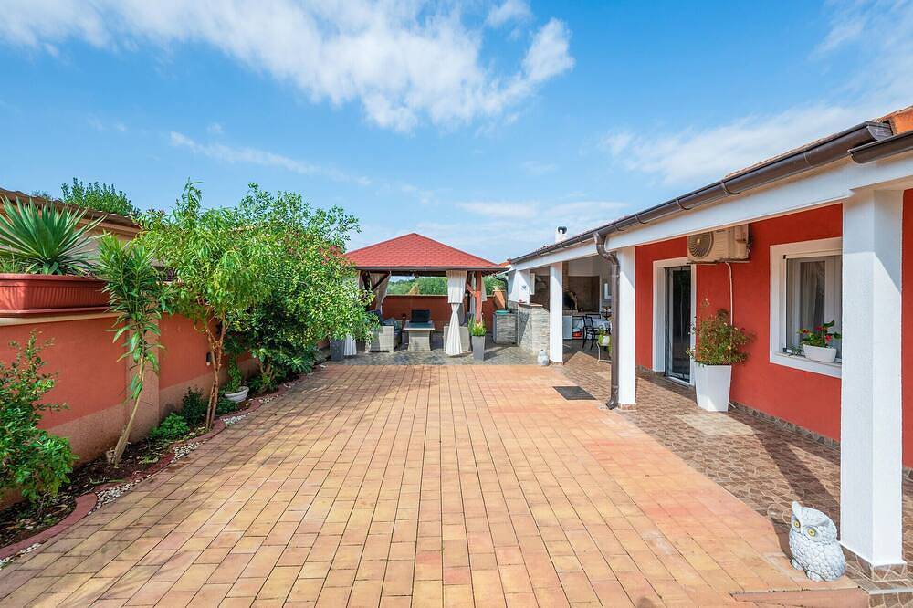 Ganze Wohnung, Cozy apartment in Pula with Wifi in Sisan, Südküste Istrien