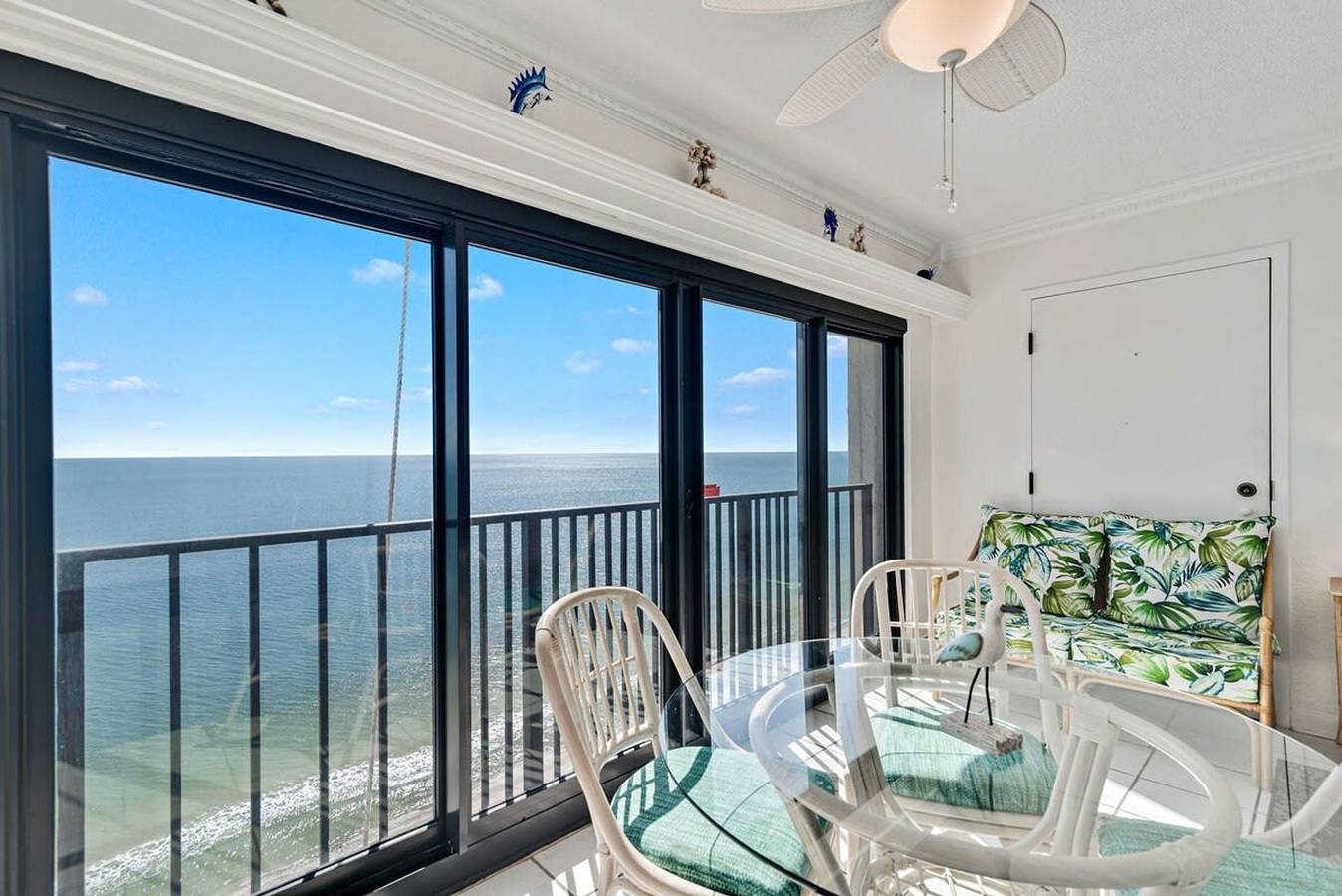 Entire apartment, Gulf Tower 12A- Direct gulf-front 2 2 sleeps 6 in Gulf Shores, Mobile Bay