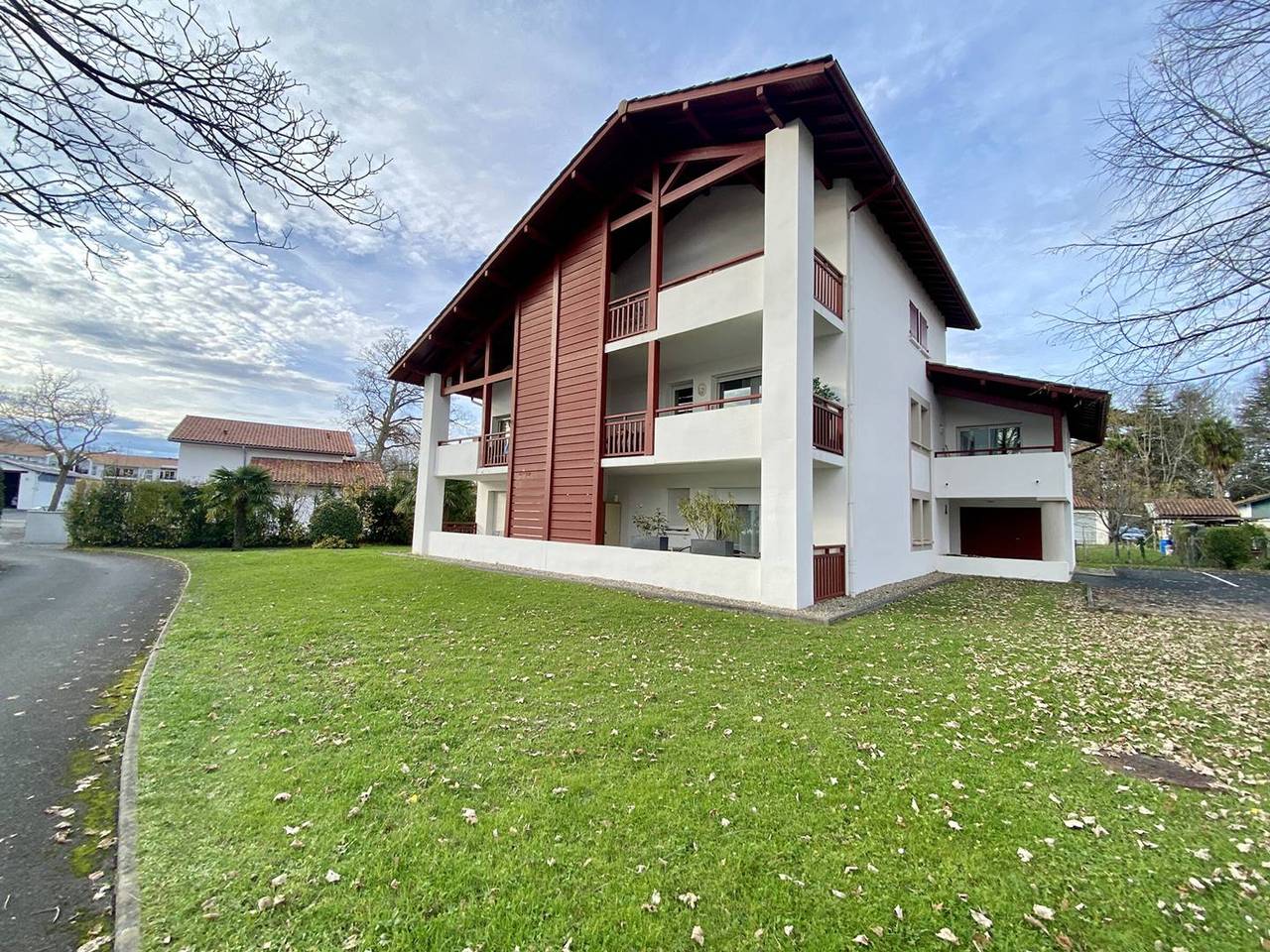 Appartement entier, Spacieux T1 bis à Cambo-les-Bains avec terrasse, animaux admis, parking et Wi-Fi in Cambo-les-Bains, Région de Bayonne