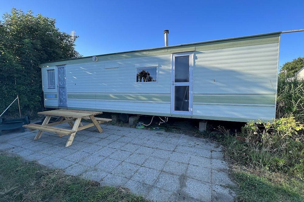 Mobile home 'Saint Jacut De La Mer' with Private Terrace and Private Garden in Saint-Jacut-de-la-Mer, Dinan region
