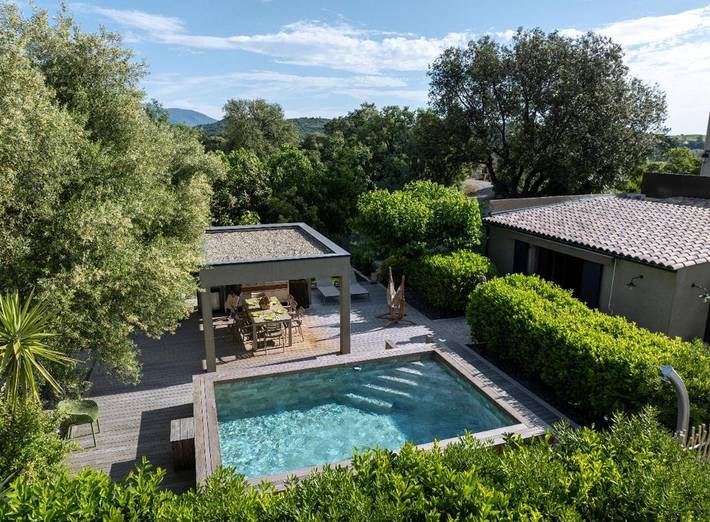Gîte pour 6 personnes, avec jardin ainsi que piscine et vue à Antisanti