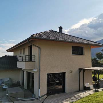 Cottage pour 5 personnes, avec piscine ainsi que jardin et vue à Cusy