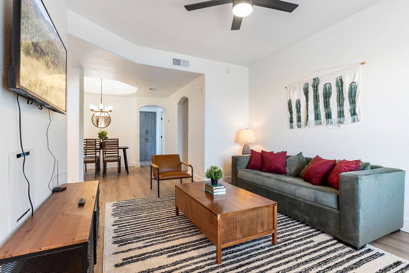 Entire apartment, Cozysuites 1Br 1Ba at Kierland Commons with pool in Phoenix, Maricopa County