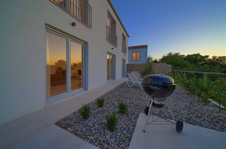 Villa Rossa with heated swimming pool in Hlapa, Krk