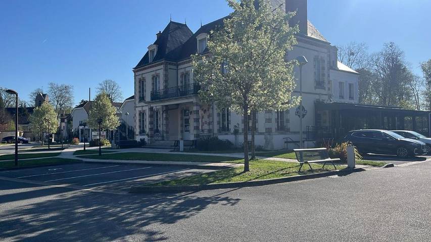 Location de vacances pour 2 personnes, avec piscine ainsi que vue et jardin à Le Mée-sur-Seine - 3