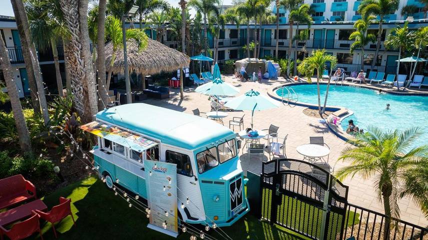 Resort para 4 personas, con jardín además de jacuzzi y piscina - 1