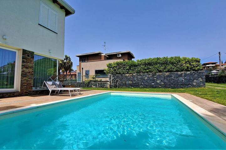 Location de vacances pour 11 personnes, avec balcon ainsi que jardin et piscine à Mascalucia - 3