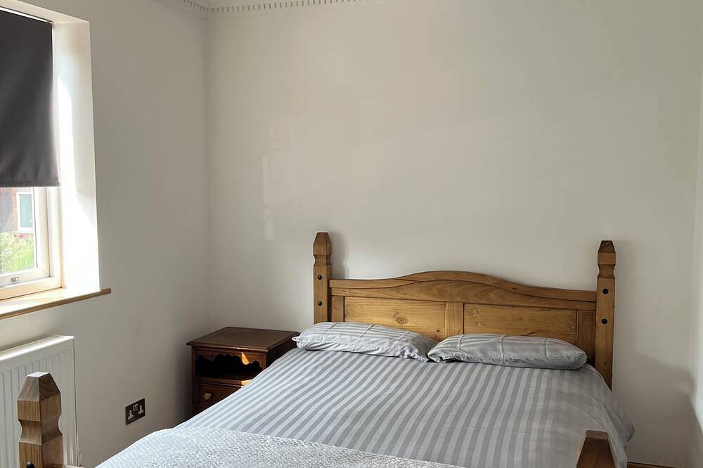 The Bungalow @ Palm Bay with hot tub and sauna. in Botany Bay, Kent