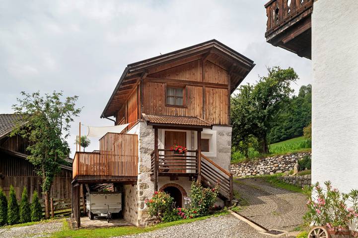 Chalet for 3 people, with yard in Italy