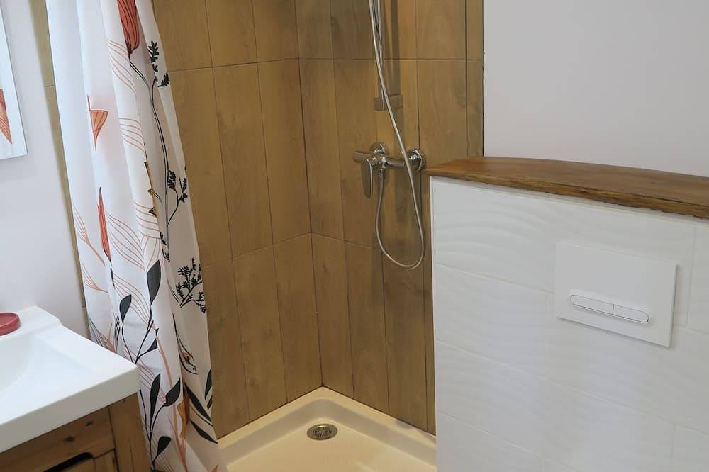 Appartement entier, Gîte cosy \"Nidoù\" 2 à 4 personnes avec accès piscine, spa et vue Pyrénées in Puymaurin, Haute-Garonne