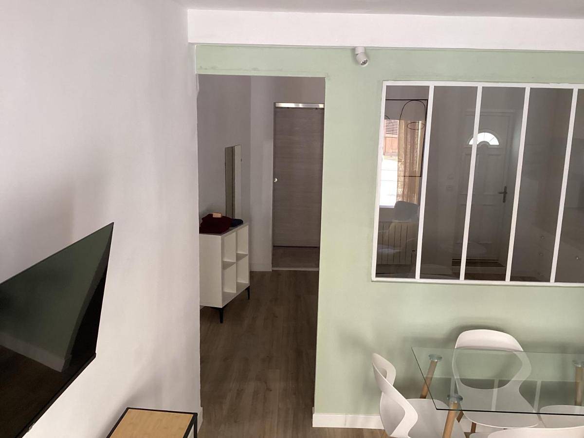Appartement entier, A3 Bel appartement lumineux au Rdc in Évaux-les-Bains, Région d'Aubussargues