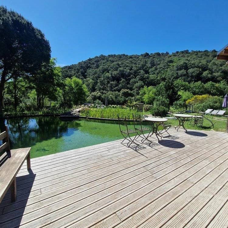 Gîte avec piscine naturelle près du Ventoux in Uchaux, Vaucluse