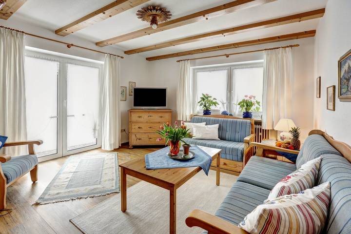 Ganze Ferienwohnung, Ferienwohnungen Fendt - Ferienwohnung Watzmann für 1-2 Pers., 54 m², Schlafzimmer, Wohnraum mit Küche, Terrasse in Stanggaß, Bischofswiesen