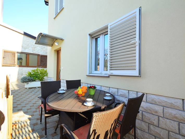 Ferienwohnung für 4 Personen, mit Terrasse und Garten in Grad Šibenik - 4