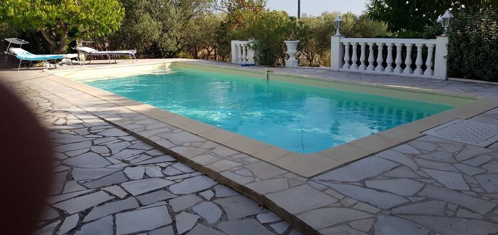 Gîte pour 6 personnes, avec terrasse ainsi que piscine et jardin à Flayosc - 4
