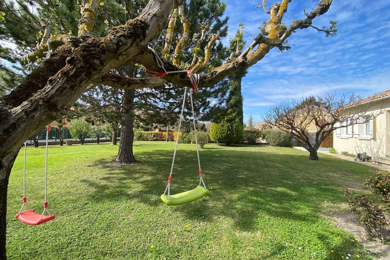 Family villa with garden and pool in L'Isle-sur-la-Sorgue, Vaucluse