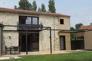 Gîte pour 6 personnes, avec balcon et jardin à Bourneau