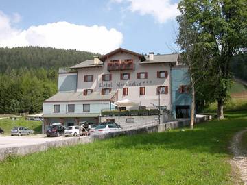 Hôtel pour 2 personnes, avec sauna ainsi que terrasse et vue dans Serrada