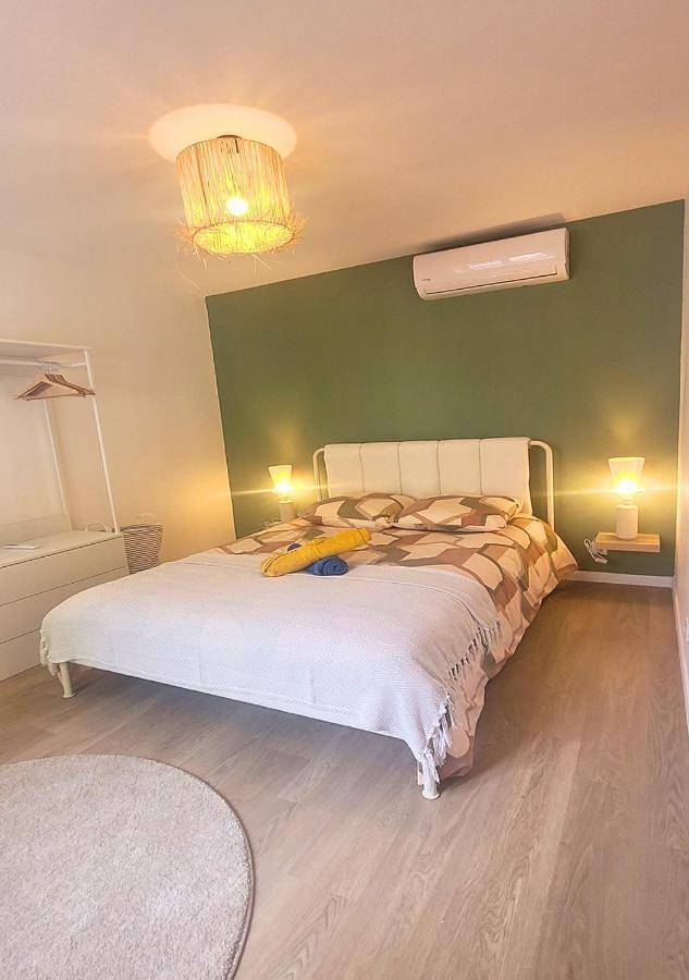 Appartement entier, Appartement climatisé avec balnéo, parking gratuit, proche Auvers-sur-Oise in Méry-sur-Oise, Val-d'Oise