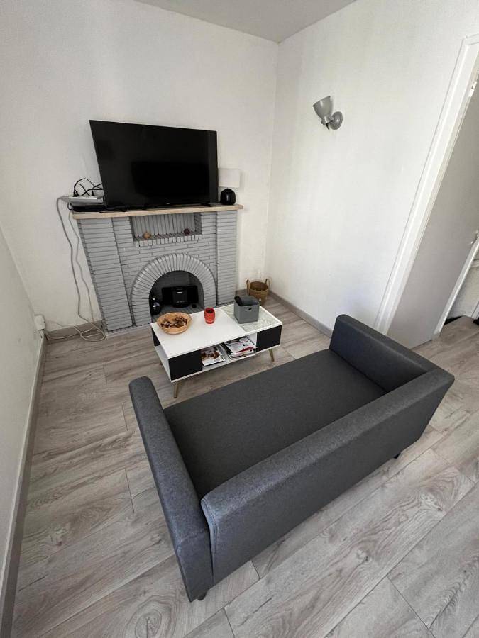 Appartement entier, One-Bedroom Apartment in Évaux-les-Bains, Région d'Aubussargues