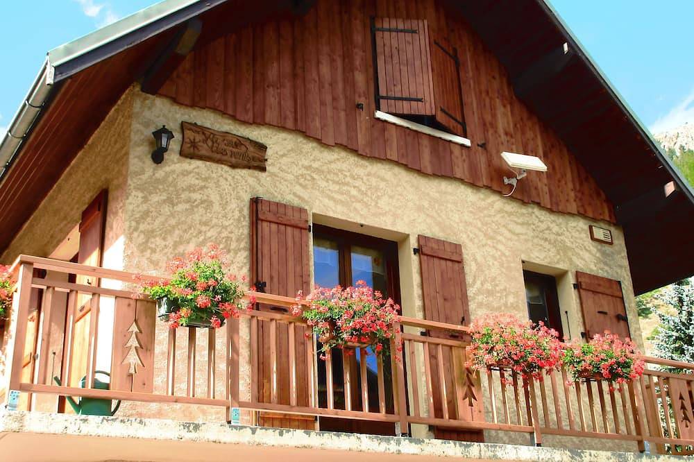 Chalet   Discretement Stylise Montagne Pour 9 Personnes. in Le Monêtier-les-Bains, Serre Chevalier