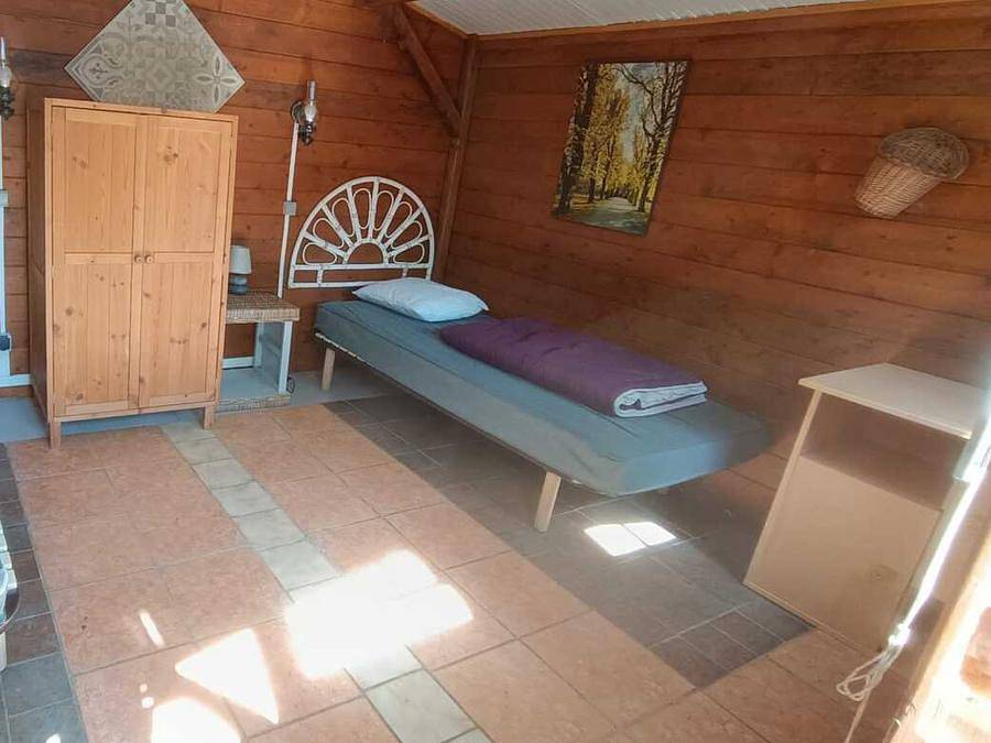 Camping Uhaitza - Chalet 2 personas - Pequeño chalet dormitorio de madera (sin cocina ni agua) in Gotein-Libarrenx, Región de Oloron-Sainte-Marie