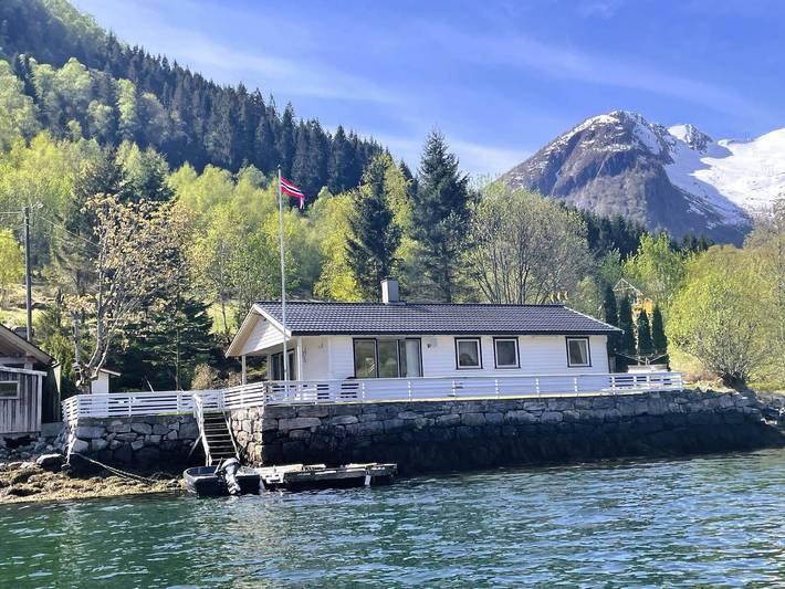 Feriehus for 6 personer, med hage og terrasse, dyr tillatt i Sogn og Fjordane