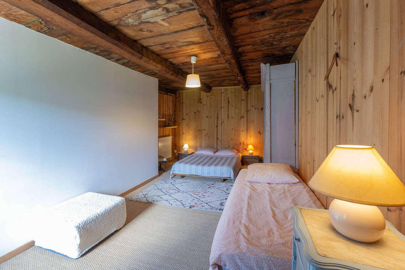 Appartement entier, Appartement 'La Ferme De Chalas - Appart'chambre' avec piscine partagée, terrasse partagée et Wi-Fi in Valgorge, Parc naturel régional des Monts d'Ardèche