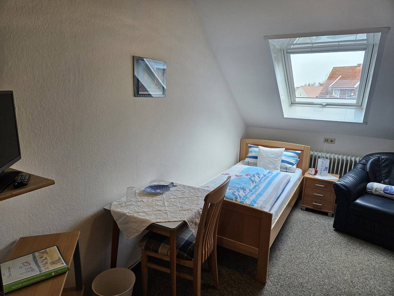 Bordeaux "Pension Seeruhe" - Einzelzimmer in Neuharlingersiel, Nordseeküste