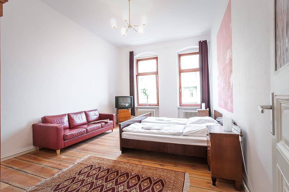Ganze Wohnung, Familienfreundliche Altbauwohnung mit modernem Wannenbad & gemütlicher Wohnküche in Moabit Berlin, Berlin
