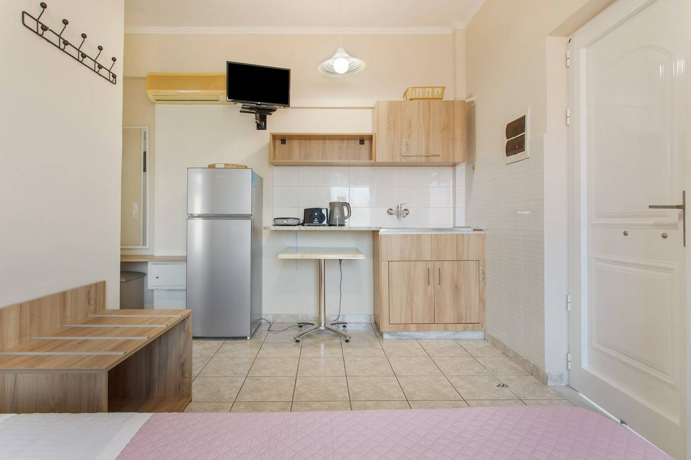 Ganze Wohnung, Ferienwohnung '' mit Bergblick, Wi-Fi und Klimaanlage in Kalamaki, Zakynthos