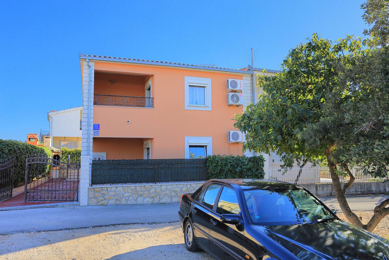 Entire apartment, Two bedroom apartment with terrace and sea view Kanica, Rogoznica A-11745-b in Kanica, Razanj