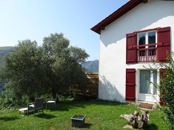 Location de vacances pour 2 personnes, avec jardin et terrasse à Saint-Étienne-de-Baïgorry - 2