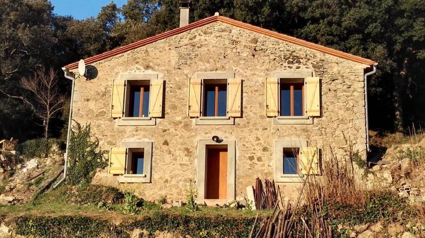 Location de vacances pour 8 personnes, avec vue ainsi que piscine et jardin, animaux acceptés à Serralongue - 2