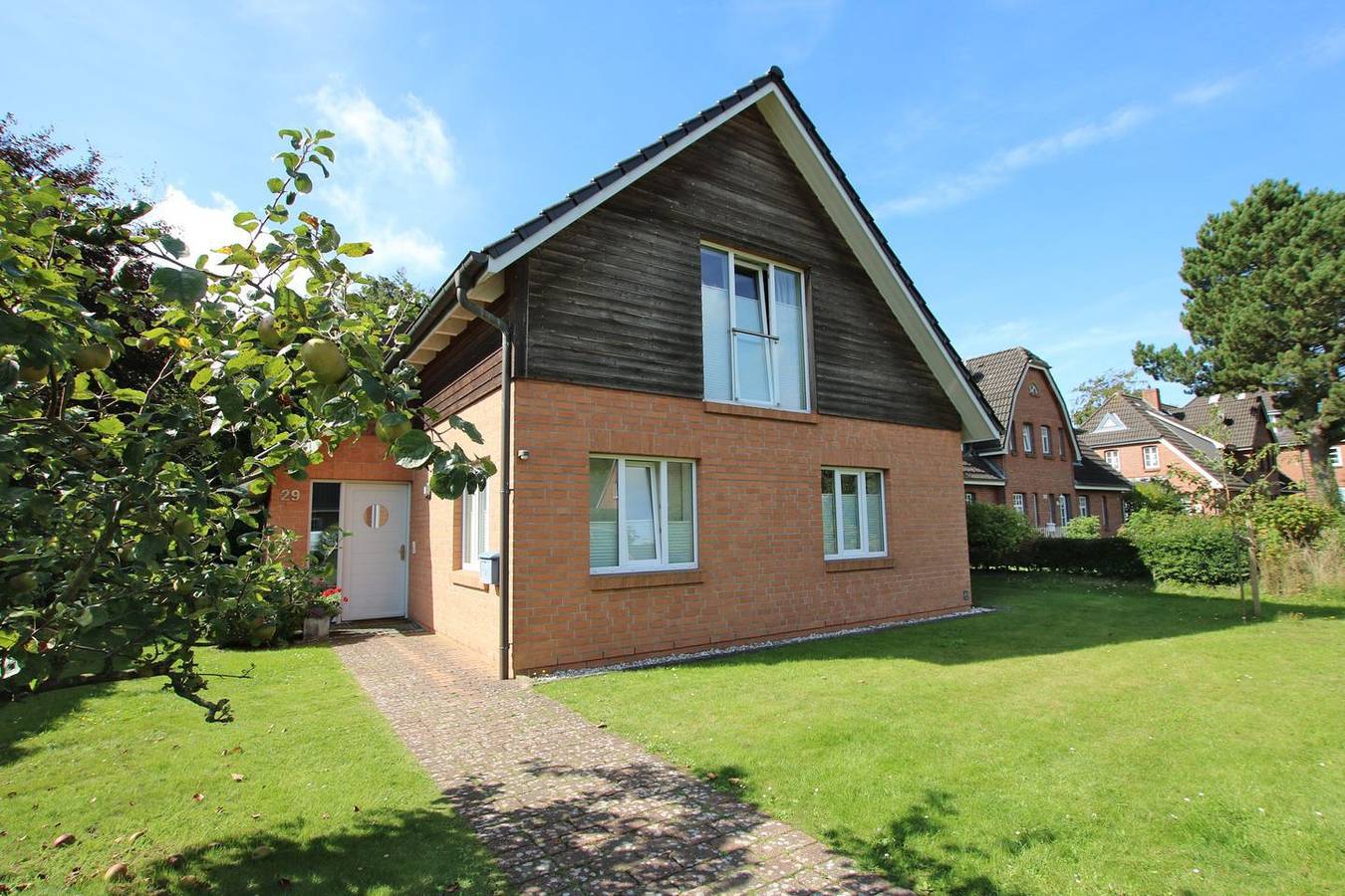 Ganze Wohnung, Ferienwohnung mit 2 Zimmern auf ca. 80m² im ersten Og eines freistehenden Hauses in Wyk auf Föhr (Stadt), Wyk auf Föhr