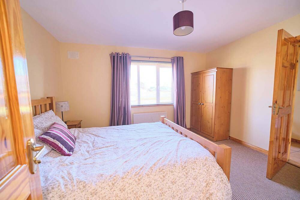 3 Bedroom Coastal Retreat by Travel Lets Holiday Homes Bundoran Near Beaches & Surf in Donegal, County Donegal