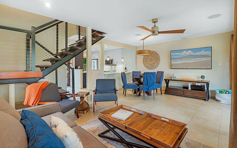 Vacation rental for 6 people, with sauna and pool as well as yard and hot tub in Lahaina