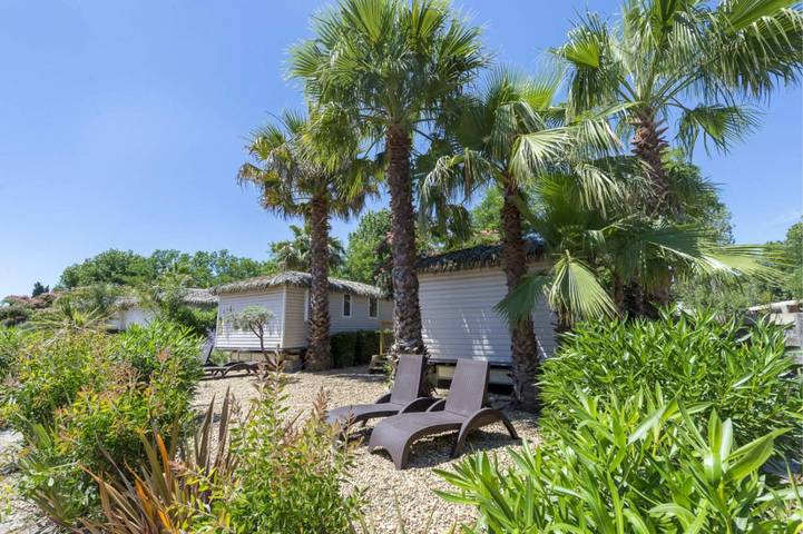 Camping pour 6 personnes, avec piscine ainsi que jardin et terrasse, adapté aux familles à Fréjus - 4