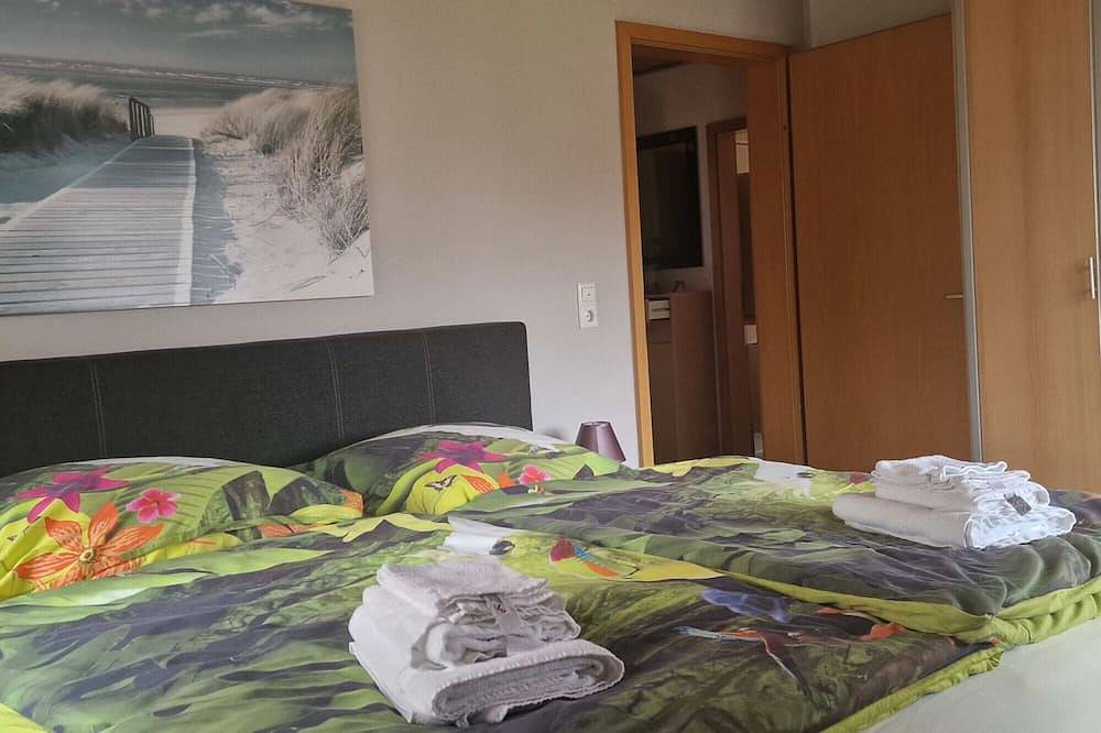 Ganze Wohnung, Zweiraumwohnung mit getrenntem Schlaf- und Wohnzimmer in Cotta, Dresden